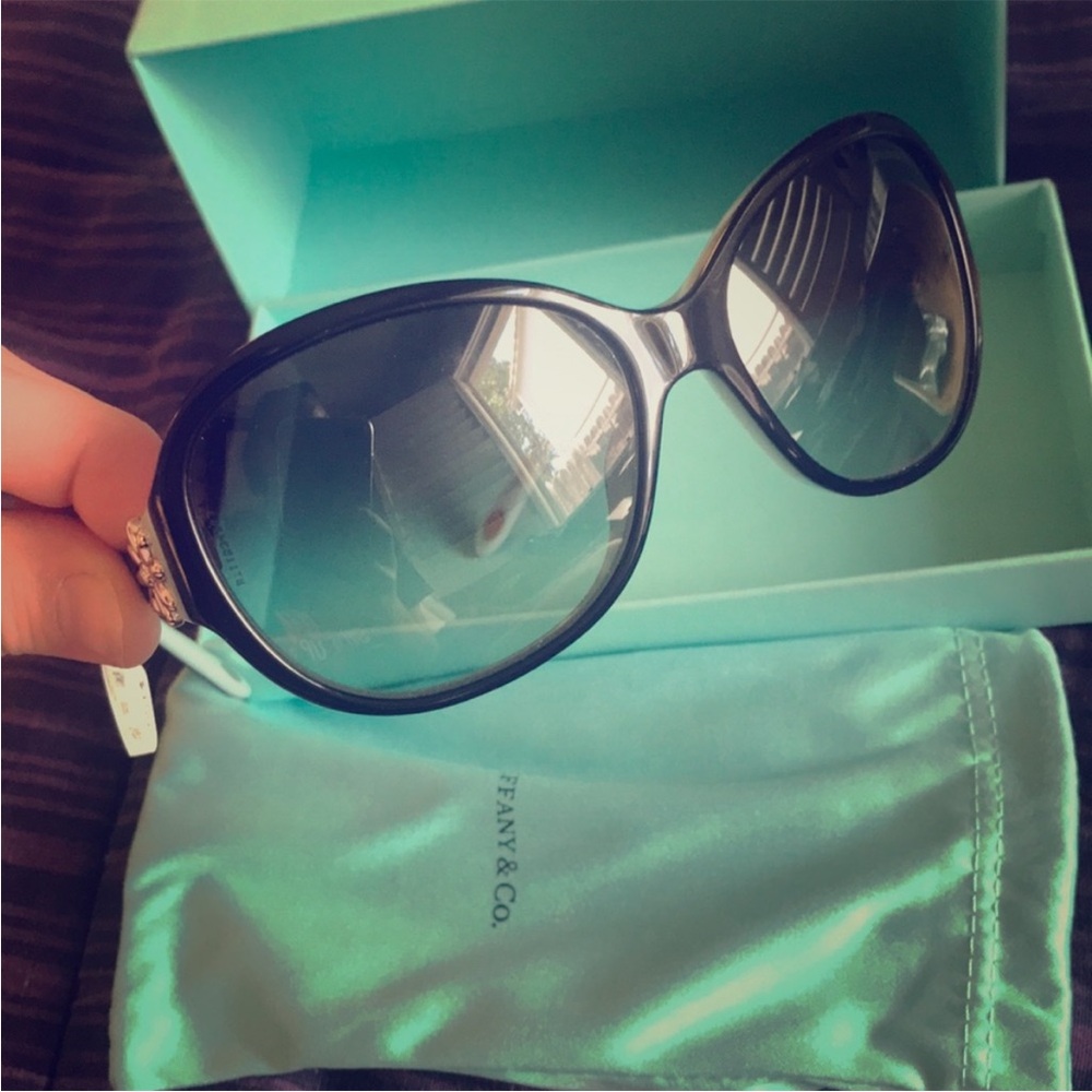 Tiffany sunglasses, great condition. Comes with hard and soft cases